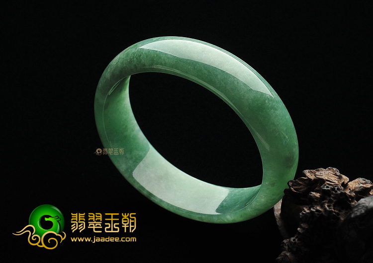 糯冰种豆色贵妃镯(55.3mm-50.1mm)