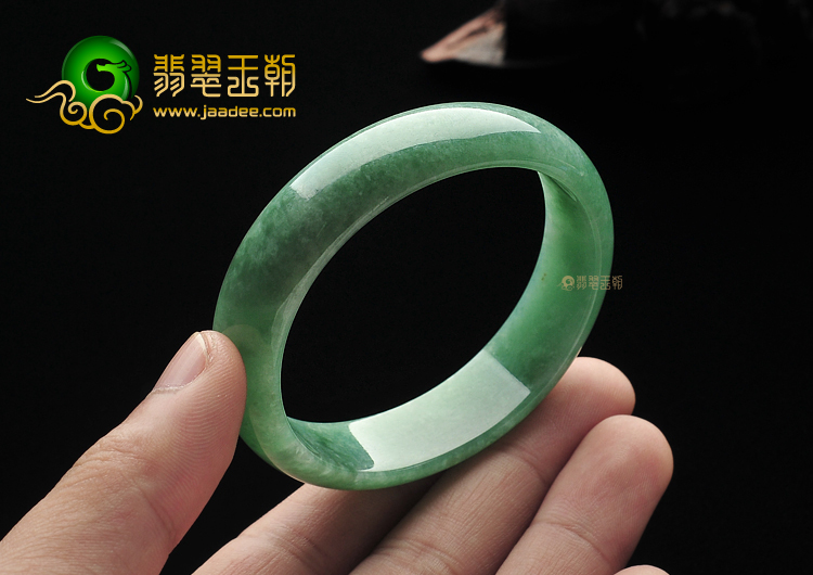 糯冰种豆色贵妃镯(55.3mm-50.1mm)