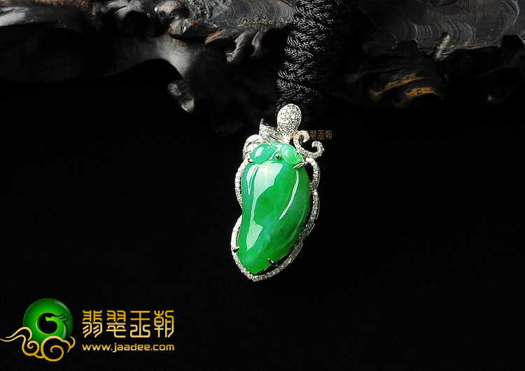 冰种翠色镶白金金枝玉叶胸坠(真钻)