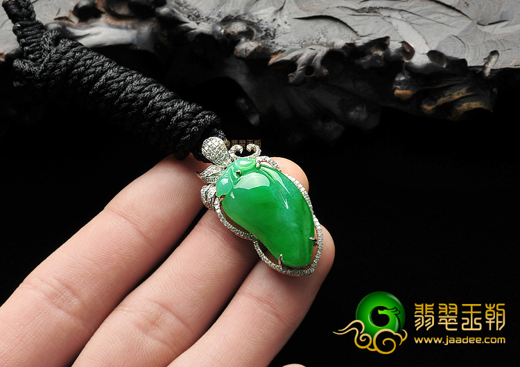 冰种翠色镶白金金枝玉叶胸坠(真钻)