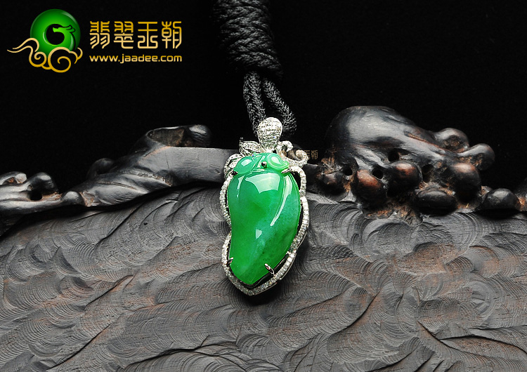 冰种翠色镶白金金枝玉叶胸坠(真钻)