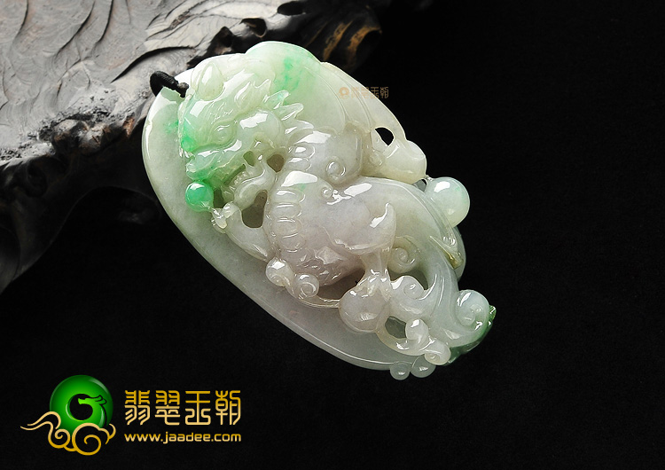 糯冰种飘翠龙行如意挂件