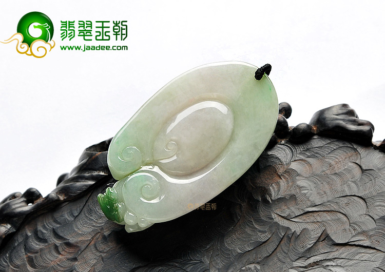 糯冰种飘翠龙行如意挂件
