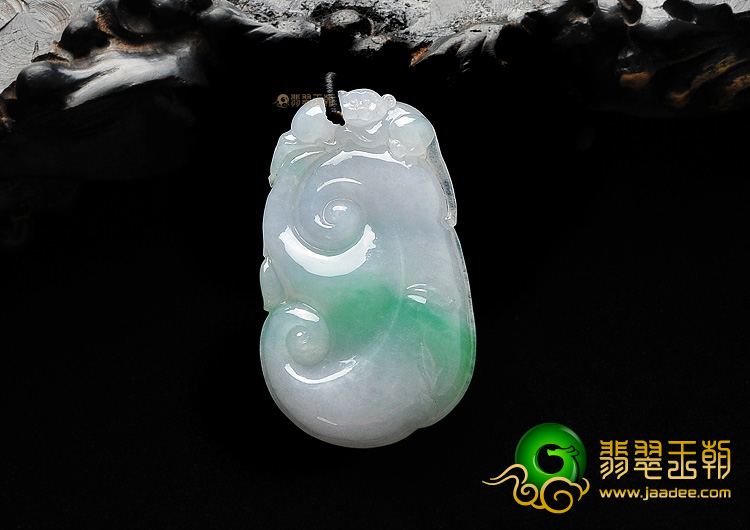 糯冰种飘翠如意挂件