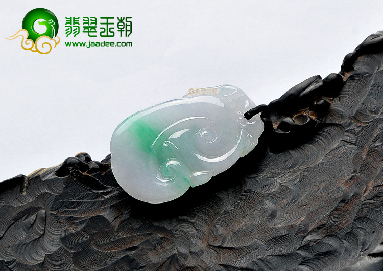糯冰种飘翠如意挂件