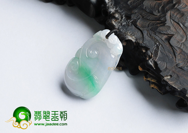 糯冰种飘翠如意挂件