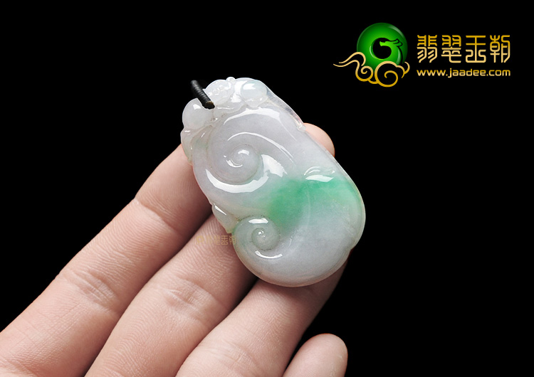 糯冰种飘翠如意挂件