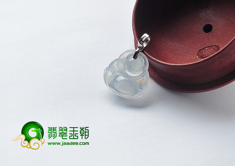 冰种淡晴水玉佛挂件