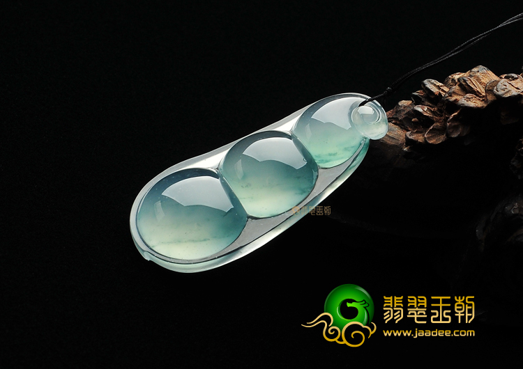 冰玻种略飘花四季豆挂件
