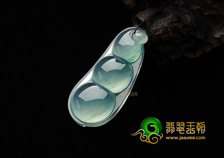 冰玻种略飘花四季豆挂件