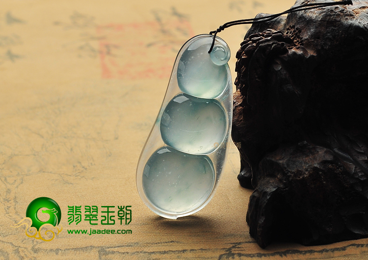 冰玻种略飘花四季豆挂件