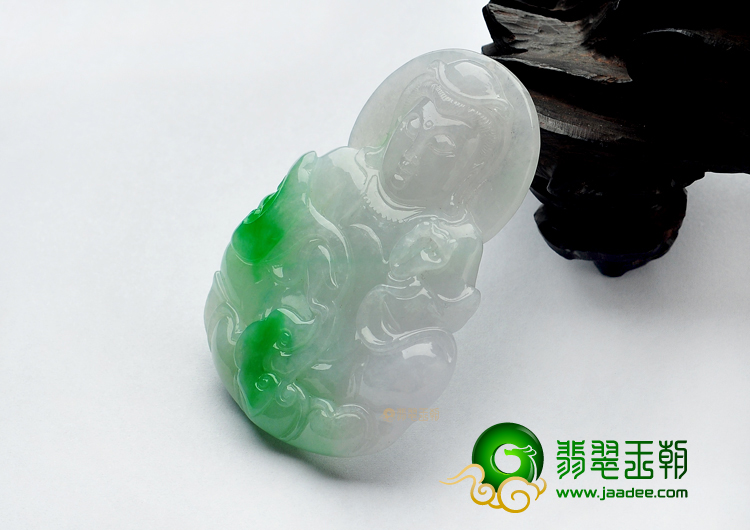 糯冰种淡春带彩观音挂件