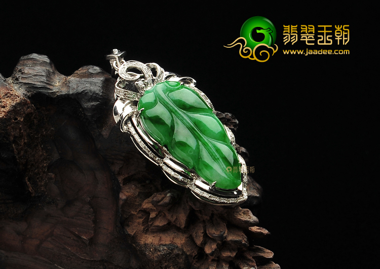 糯冰种翠色镶白金金枝玉叶胸坠(真钻)