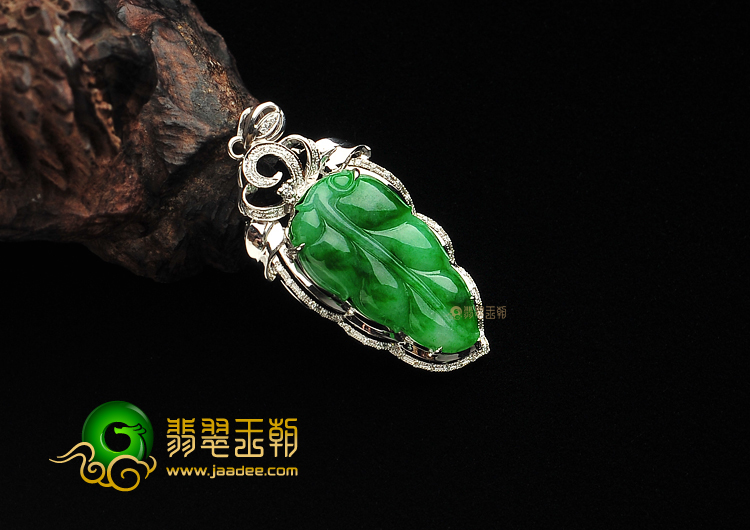糯冰种翠色镶白金金枝玉叶胸坠(真钻)