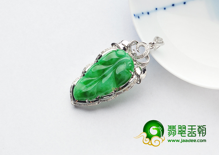糯冰种翠色镶白金金枝玉叶胸坠(真钻)