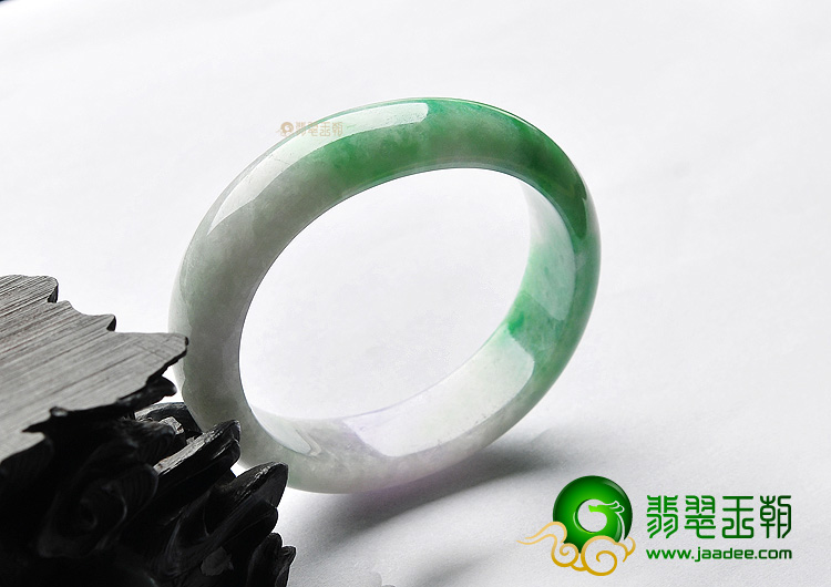 糯冰种春带彩贵妃镯(51.7mm-45.8mm)
