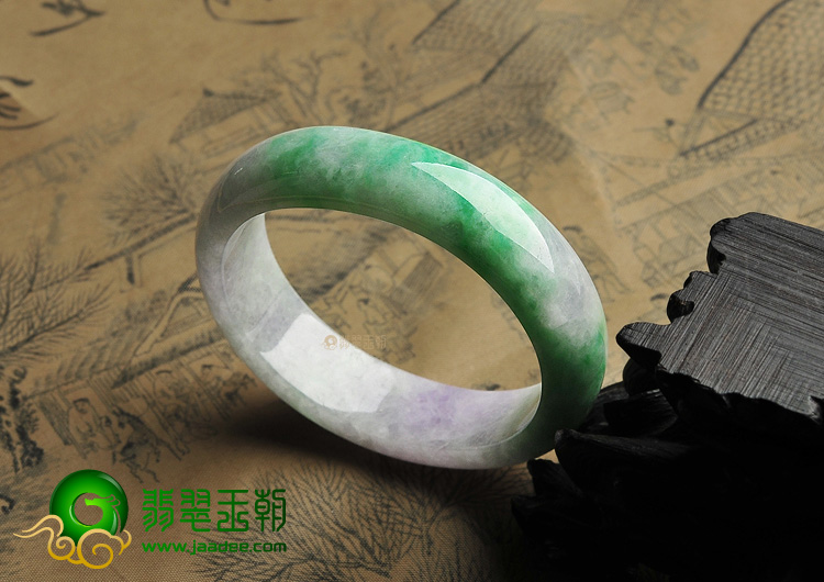糯冰种春带彩贵妃镯(51.7mm-45.8mm)