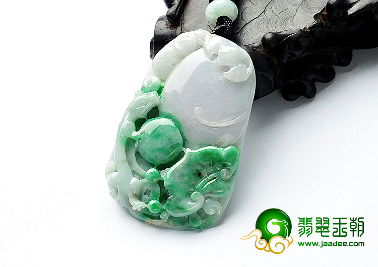 糯冰种淡春带彩螭龙如意挂件