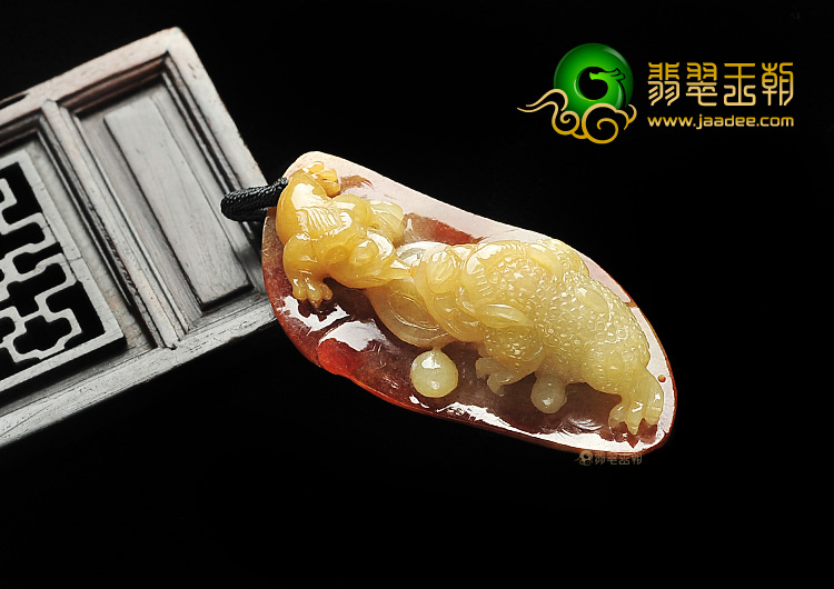 糯冰种褐黄翡招财进宝挂件