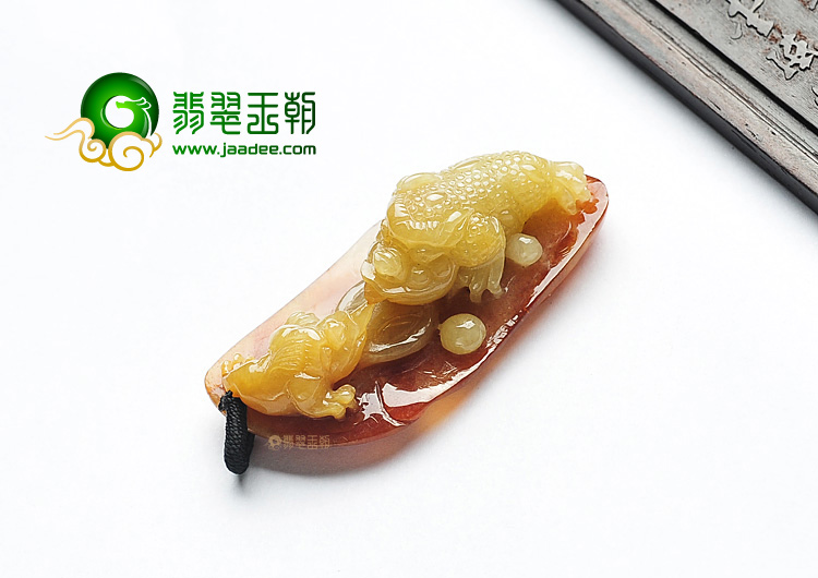 糯冰种褐黄翡招财进宝挂件