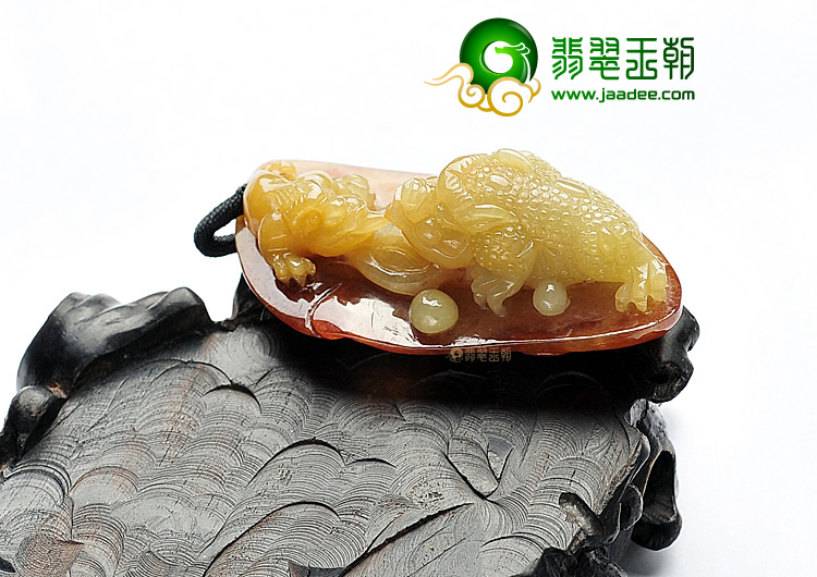糯冰种褐黄翡招财进宝挂件