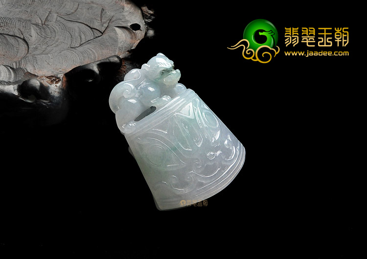 糯冰种略飘花钟上发财挂件