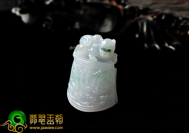 糯冰种略飘花钟上发财挂件