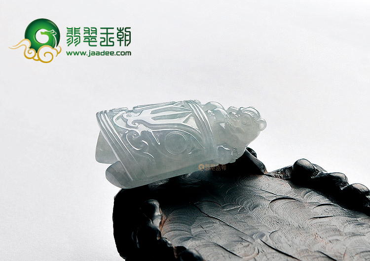 糯冰种晴水钟上发财挂件