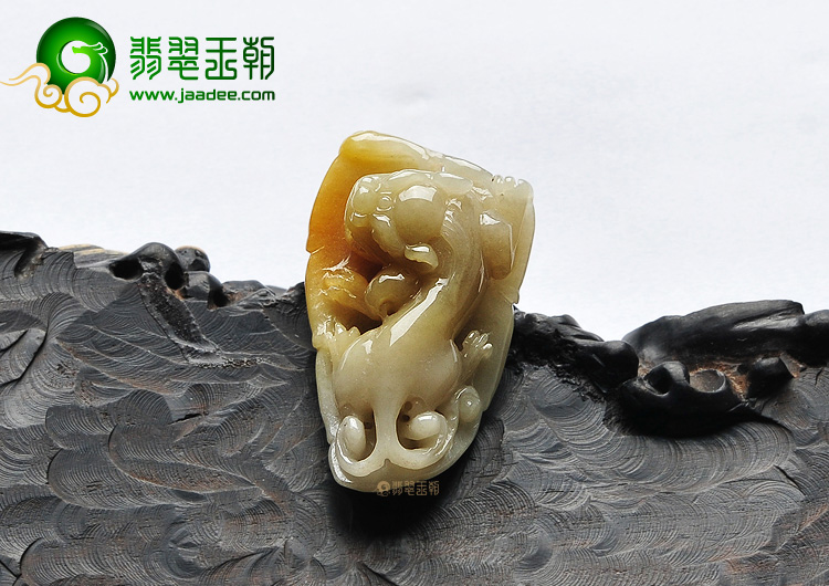 糯冰种褐黄翡貔貅挂件