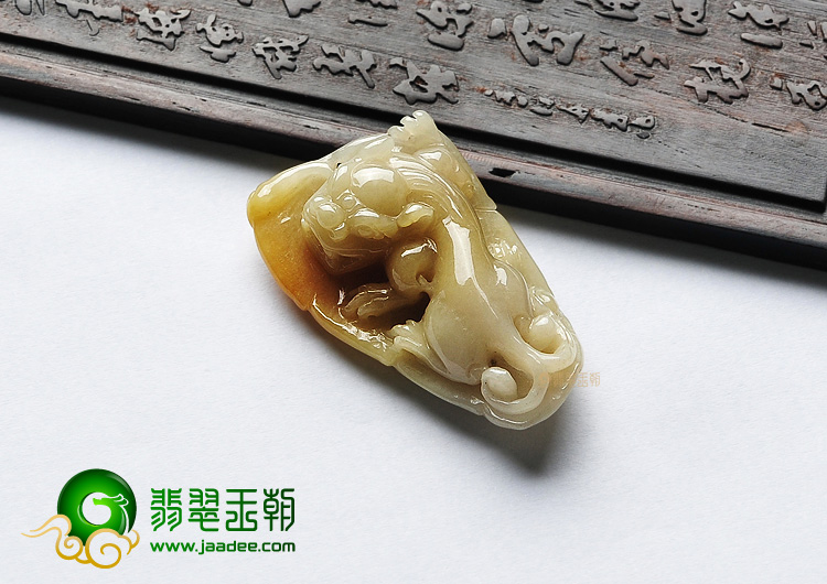 糯冰种褐黄翡貔貅挂件