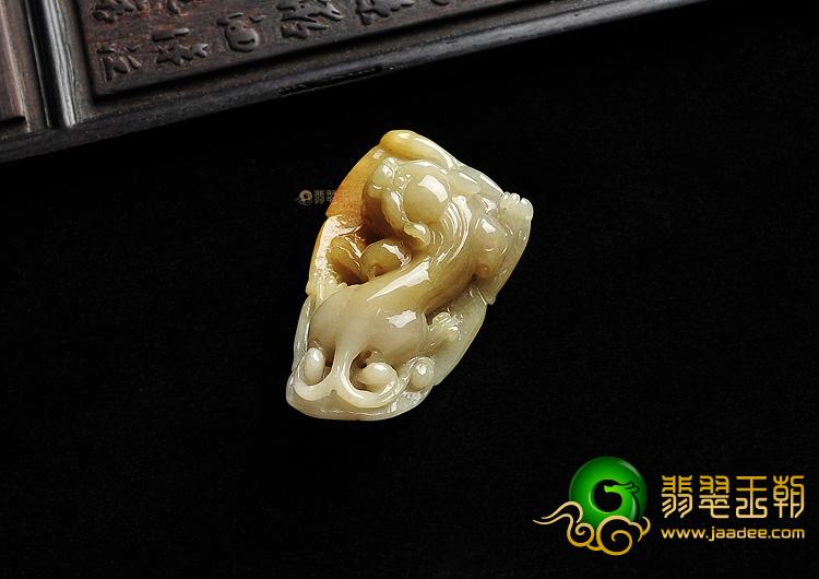 糯冰种褐黄翡貔貅挂件