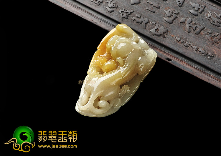 糯冰种褐黄翡貔貅挂件