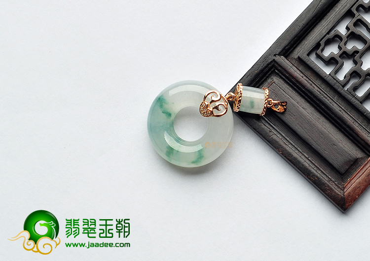 冰种飘花镶玫瑰金平安环胸坠(真钻)