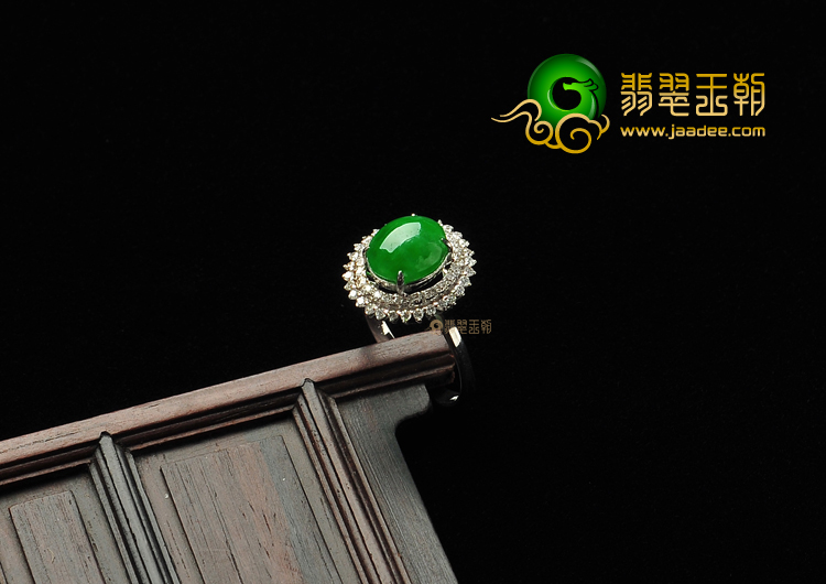 糯冰种翠色镶白金戒指(真钻)