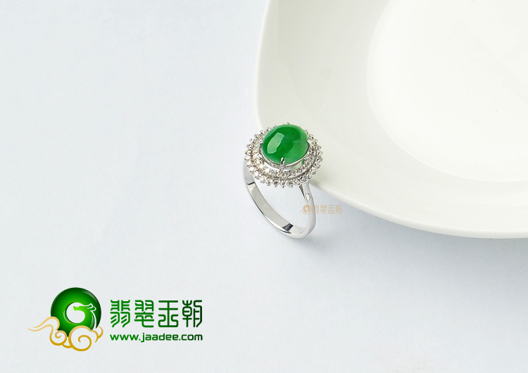 糯冰种翠色镶白金戒指(真钻)