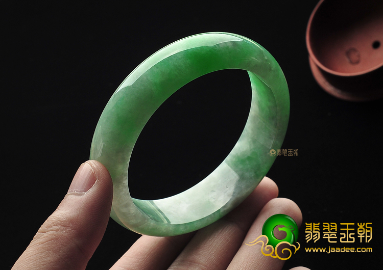 糯冰种翠色手镯(58.8mm)