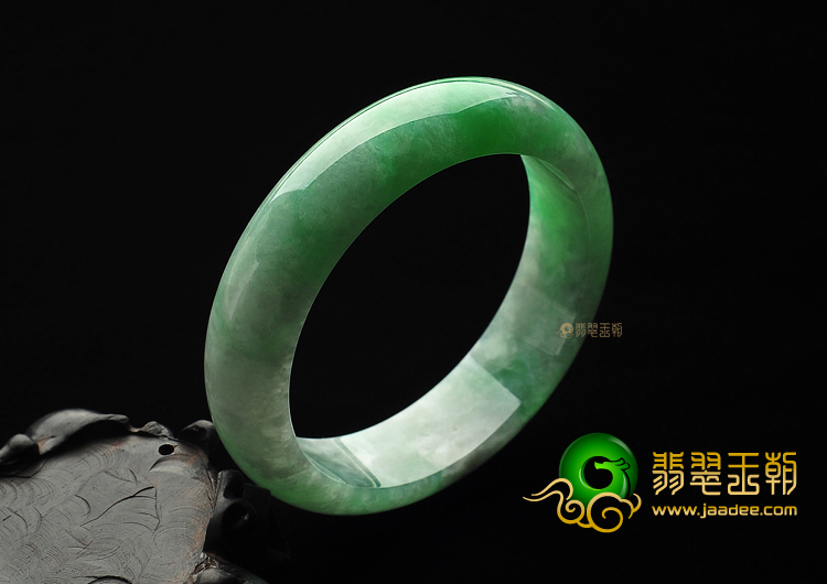 糯冰种翠色手镯(58.8mm)