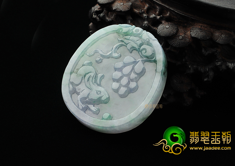 糯冰种紫罗兰飘花玉兔挂件