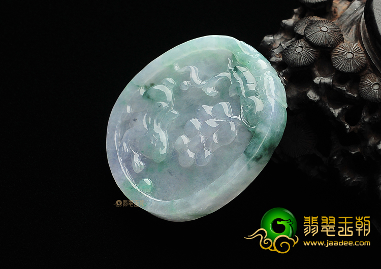 糯冰种紫罗兰飘花玉兔挂件