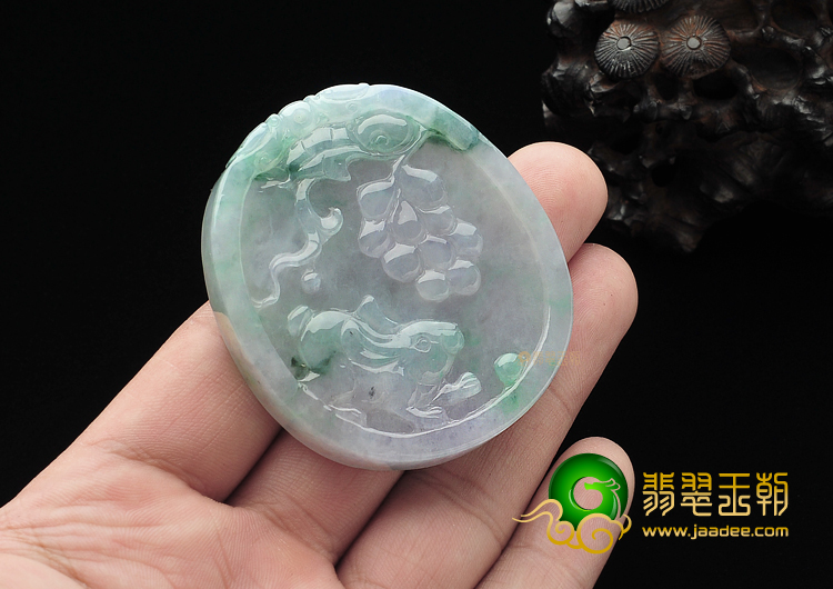 糯冰种紫罗兰飘花玉兔挂件
