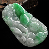 (超值推荐)糯冰种翠色缅甸翡翠A货龙行如意挂件