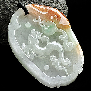 糯冰种三彩龙牌挂件