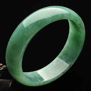 糯冰种豆色贵妃镯(55.3mm-50.1mm)