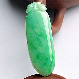 糯冰种翠色福瓜挂件