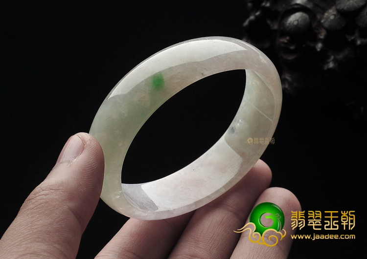 糯冰种略飘翠贵妃镯(58mm-49.8mm)
