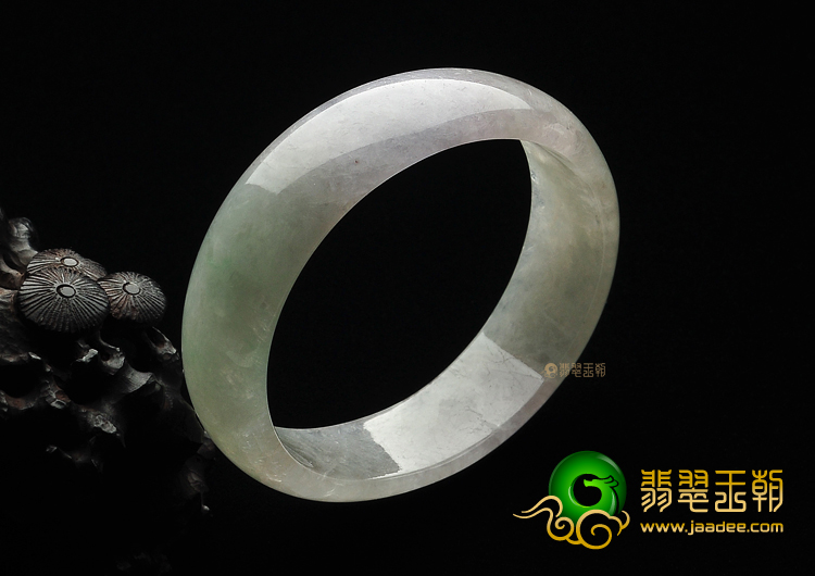 糯冰种略飘翠贵妃镯(58mm-49.8mm)