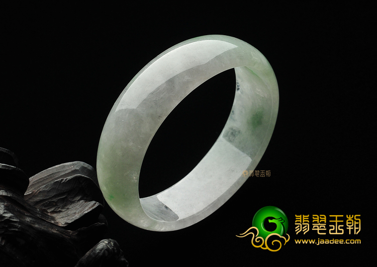 糯冰种略飘翠贵妃镯(55.5mm-48.4mm)