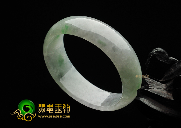 糯冰种略飘翠贵妃镯(55.5mm-48.4mm)