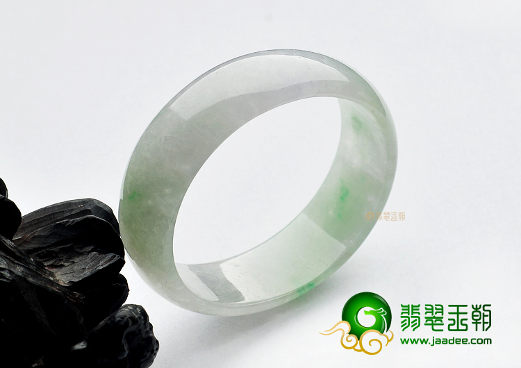 糯冰种略飘翠贵妃镯(55.5mm-48.4mm)