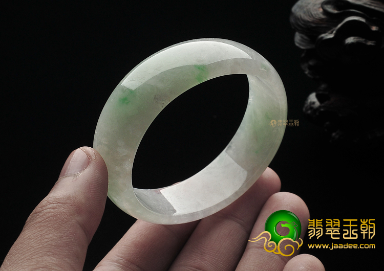 糯冰种略飘翠贵妃镯(55.5mm-48.4mm)